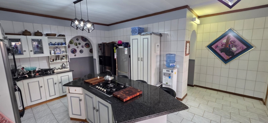 5 Bedroom Property for Sale in Wilkoppies North West